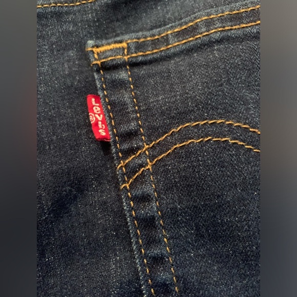 Like new Levi’s boyfriend size 32/27 women’s blue jeans. - Picture 10 of 14